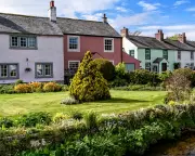 UK House Price Growth Slows to a Crawl as Budget Uncertainty Bites