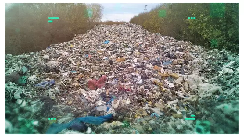 Oxfordshire field becomes illegal waste mountain in months