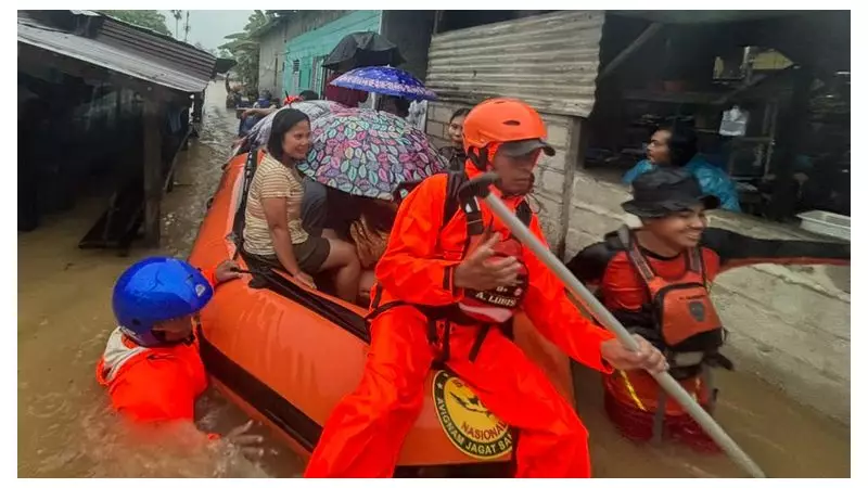 Sumatra Landslides and Floods Claim 17 Lives, Rescue Efforts Hampered