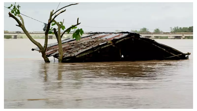 Super Typhoon Fung-wong Devastates Philippines, Forcing 1.4 Million to Flee