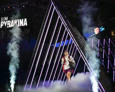 Rybakina Battles Past Alexandrova in WTA Finals Thriller as Swiatek Dominates