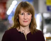 40 Labour MPs Challenge Rachel Reeves Over NHS Private Finance Plans