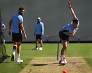 Australia's Cummins & Khawaja Fitness Mystery Puzzles Ashes Fans