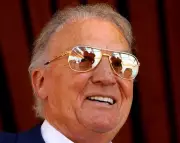 John Laws, Legendary 'Golden Tonsils' Broadcaster, Dies at 90