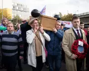 Premier League Drama: Everton & West Ham Seal Dramatic Wins