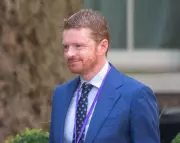 Pressure mounts on Starmer to sack chief of staff over briefing row