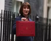 Reeves' Budget Faces Voter Backlash Warns Ex-Civil Service Chief