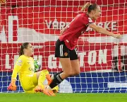 Rolfö's Header Sinks PSG as Man Utd Women Maintain Perfect Start