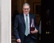 Starmer Condemns 'Unacceptable' No 10 Briefings Against Ministers