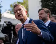 US Air Travel Chaos Looms as Government Shutdown Threatens Duffy Airspace Closures