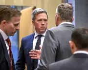 US Army Secretary's Ukraine Peace Plan Reveals Vance Influence