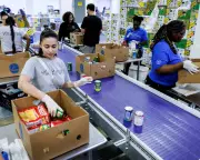 US Government Shutdown Sparks Hunger Crisis as Food Stamp Cuts Bite