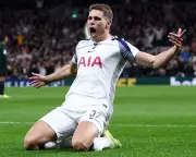 Van de Ven's Stunning Strike Seals Spurs Victory in Dramatic London Derby