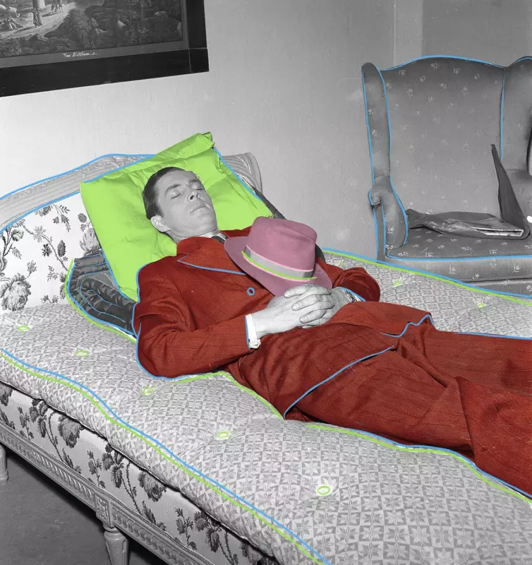 Student's Dormitory Stay: How a Stranger's Kindness Saved a Trip