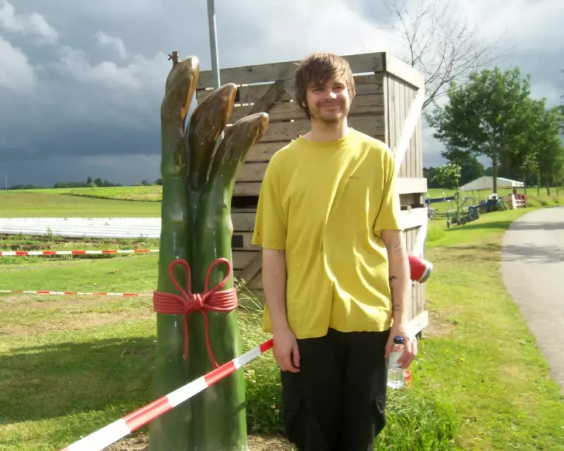 This Is Lorelei's 'Holo Boy': Nate Amos Revisits Back Catalogue in Sweet-Sad Acoustic Set