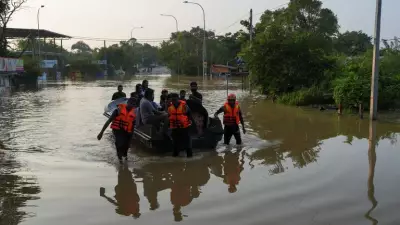 Asia Floods: Over 1,300 Dead, Hundreds Missing in Catastrophic Cyclones