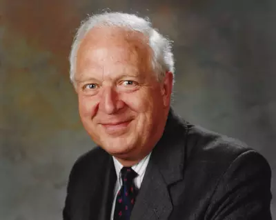 Mike Vineall, Guinness Marketing Veteran and Leeds United Fan, Dies at 87