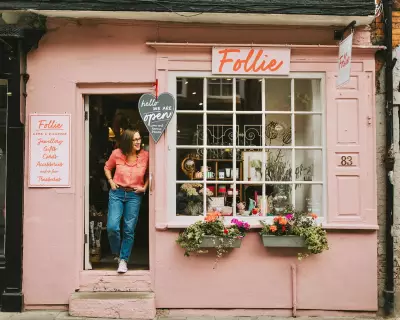 Velvet Ribbon Garland Craze: UK Sells Six Miles of Fabric in Christmas Trend