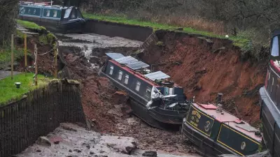 Whitchurch Canal Disaster: Dramatic Video Shows Narrowboat Plunging Into 50m Sinkhole