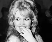 Brigitte Bardot's 1959 London Film Shoot: The Shower Scene That Stopped Pinewood