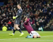 Burnley's Missed Chances Frustrate as Everton Hold On for Vital Point