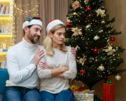 How a 'Grinch' and 'Buddy the Elf' Couple Found Their Christmas Compromise