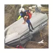 Man dead and teen missing after boat capsizes at Sydney's Palm Beach