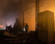 Russia Launches Overnight Attacks Across Ukraine as Miami Peace Talks Continue