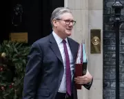 Starmer Plans King's Speech Reset After May Election Losses