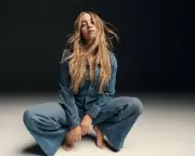 The 2025 Jean Wars: How Baggy, Barrel & Flared Styles Divided Fashion