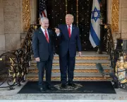 Trump Meets Netanyahu, Threatens Hamas and Fed's Powell in Florida Summit