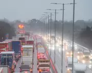UK Christmas Getaway: 15m Drivers and Major Airport Delays Expected