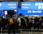 UK Net Migration Could Rise to 300,000 by 2030, Warns Top Adviser