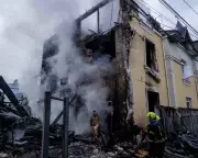 Zelenskyy Meets Trump in Florida to Discuss Ukraine Peace Plan Amid New Attacks