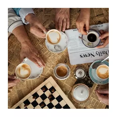 London café note row: Woman 'mortified' after stranger's volume complaint