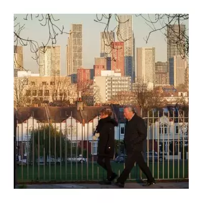 London's Wealth Gap Soars: Richest Earn £76k More Than Poorest