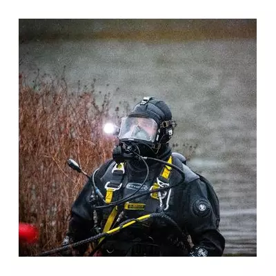 Met Police divers search Beckenham park lake in Lewisham murder probe