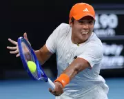 De Minaur's Dual Home Advantage: Heat and Hype in Australian Open Quarter-Final