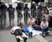 Families Camp Outside Venezuelan Prison Demanding Full Political Prisoner Release