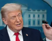 Gold Surges Past $5,000 as Tariff and Shutdown Fears Drive Safe-Haven Rush