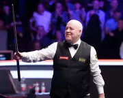 John Higgins Becomes Oldest Triple Crown Finalist with Masters Comeback