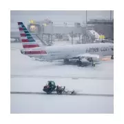 LaGuardia Airport Shuts Down as Deadly US Snowstorm Causes Travel Chaos