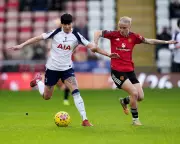 Leicester set to sign Tottenham's longest-serving star Ashleigh Neville