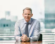 Lloyds CEO Charlie Nunn Poised for 45% Pay Rise to £13.2m