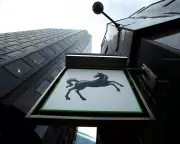 Lloyds Faces £1.36bn Fine Risk Over Staff Data Use in Pay Talks
