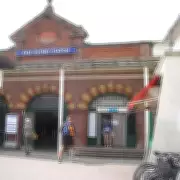 Man Hospitalised After Crash Near Putney Tube Station, Upper Richmond Road Closed