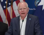 Minnesota Governor Urges Trump to Withdraw Federal Agents After Fatal Shooting