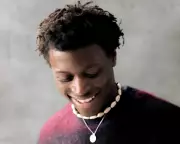 Mon Rovîa: From Liberian War to Folk-Pop Stardom