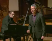 Roderick Williams' English Winterreise: A Masterful Reimagining at Wigmore Hall
