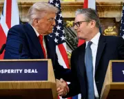 Starmer Confronts Trump Over Greenland Tariff Threat in Diplomatic Crisis